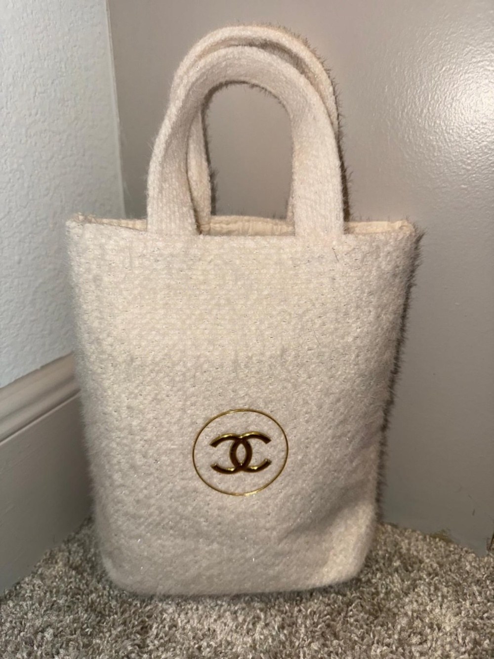 BRAND NEW CHANEL Beaute 2024 Mini Tote Bag white and gold - fuzzy
